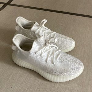 Yeezy 350 v2 triple white (size 6.5 mens)